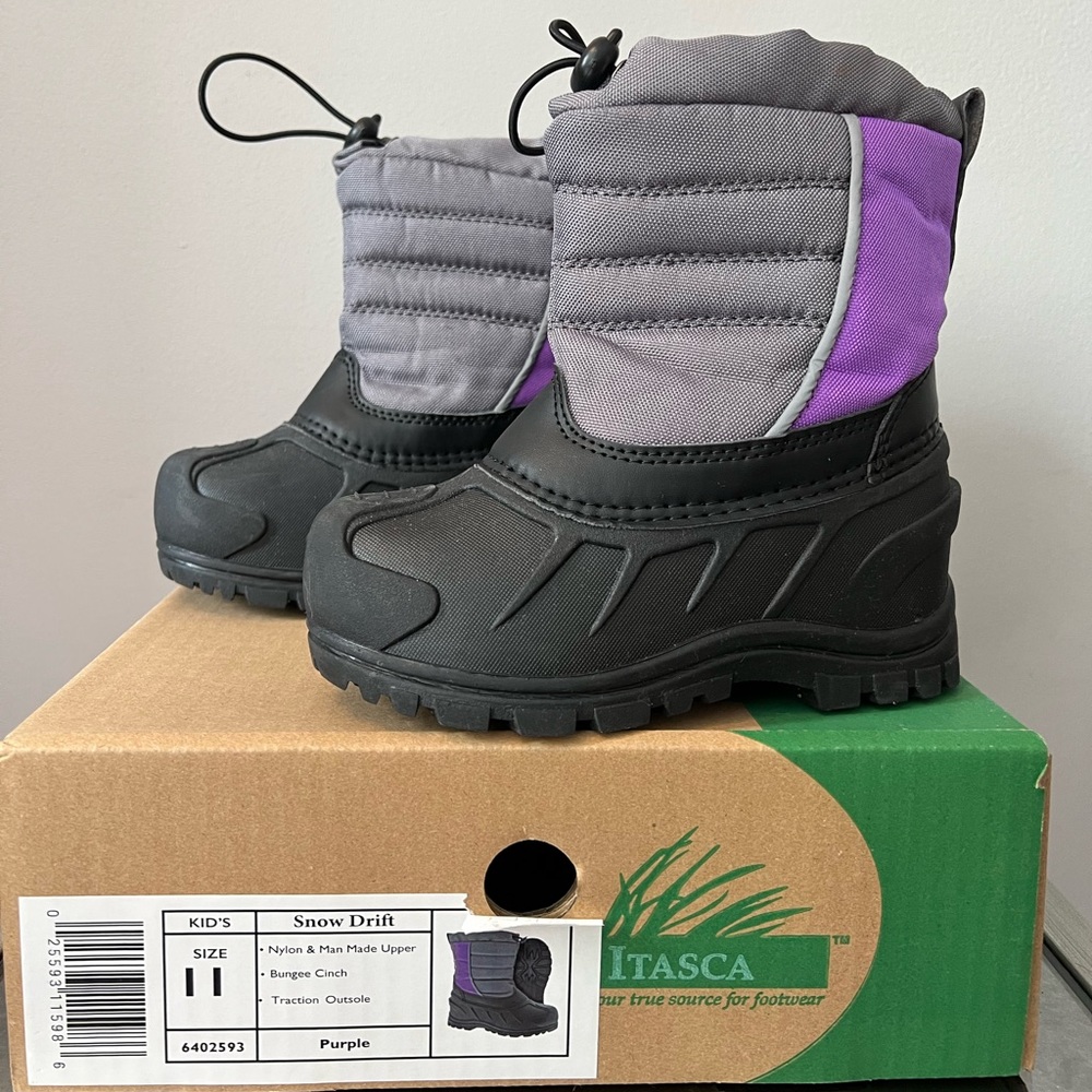 Girls size 11 T Snow boots NWT in box purple gray and black never worn